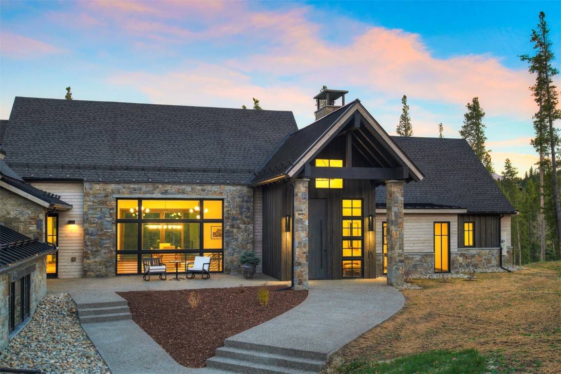 Welcome to Ten, another outstanding Building Breck designed home in collaboration with Allen Guerra Architecture and award winning Iron Forest Building Company.