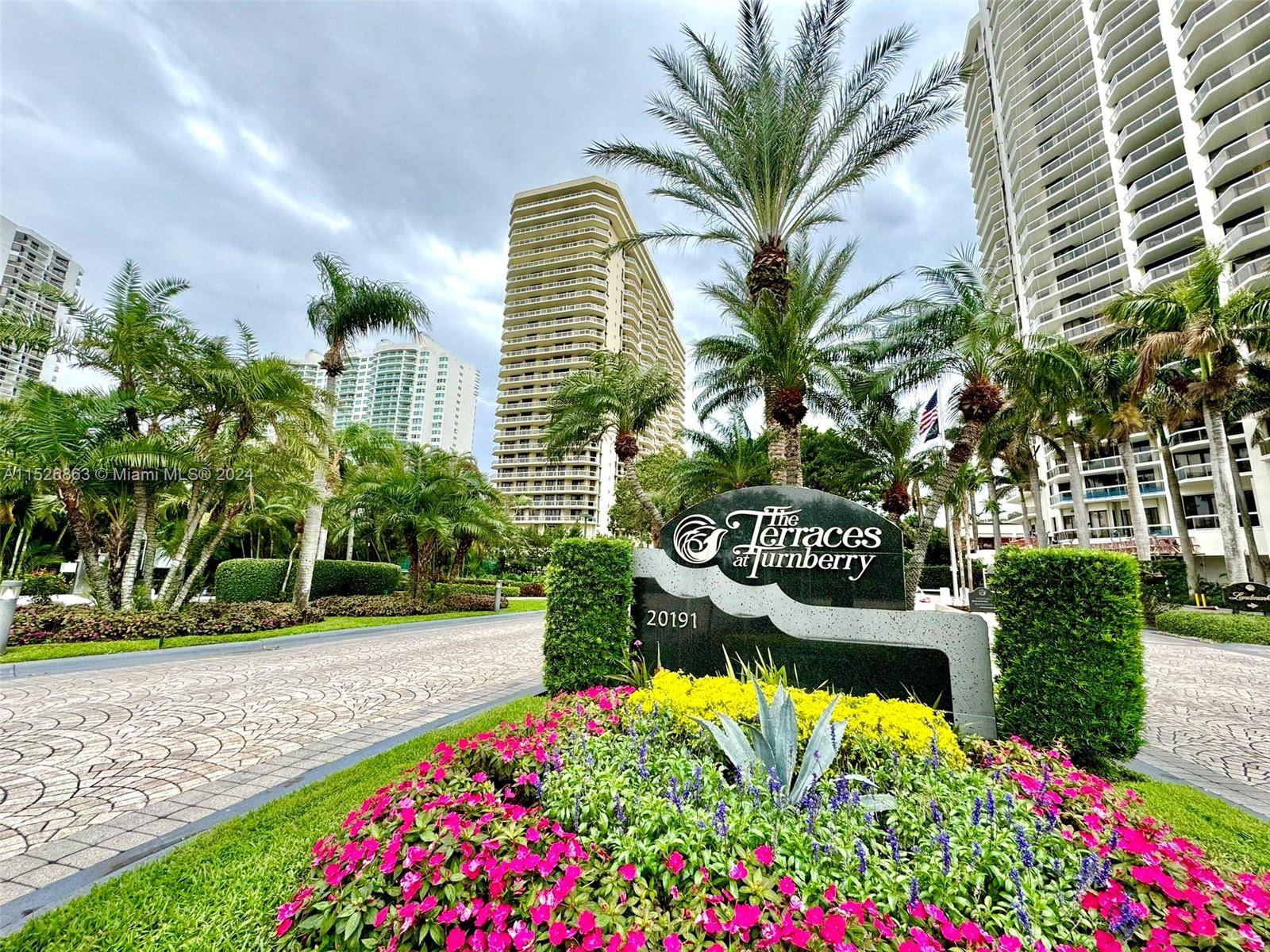 Experience breathtaking panoramic views of the intracoastal and ocean from this split 2 Bed 2.