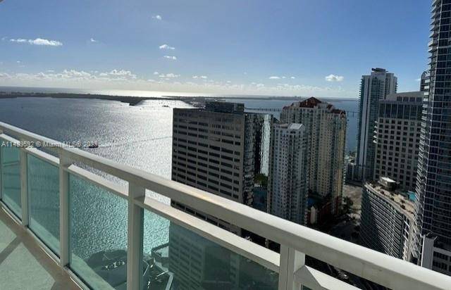 Spectacular unobstructed views from 40th floor !