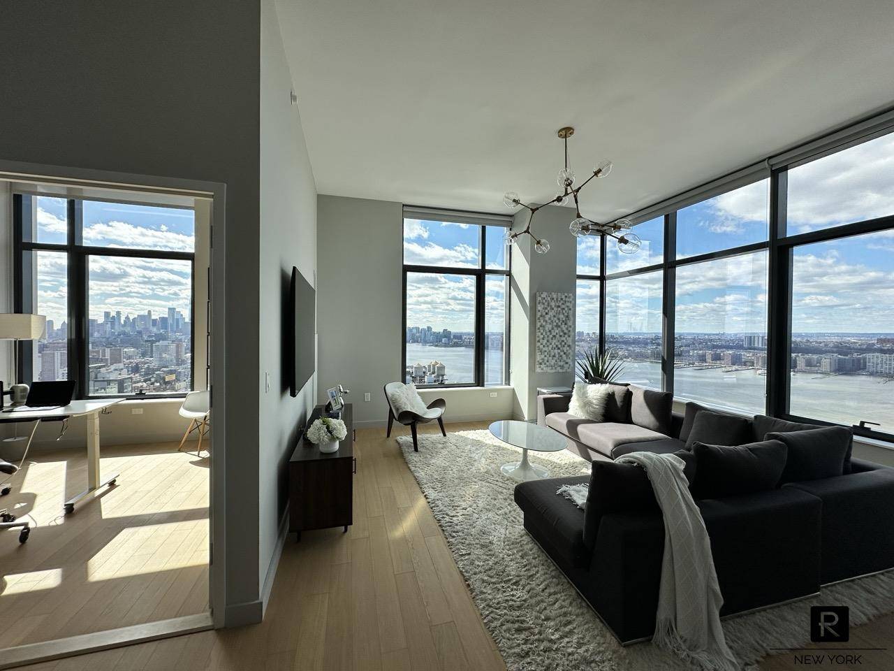 311 Eleventh Avenue is one of the nicest buildings in Hudson Yards with incredible amenities.