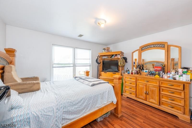Bedroom unit 21
