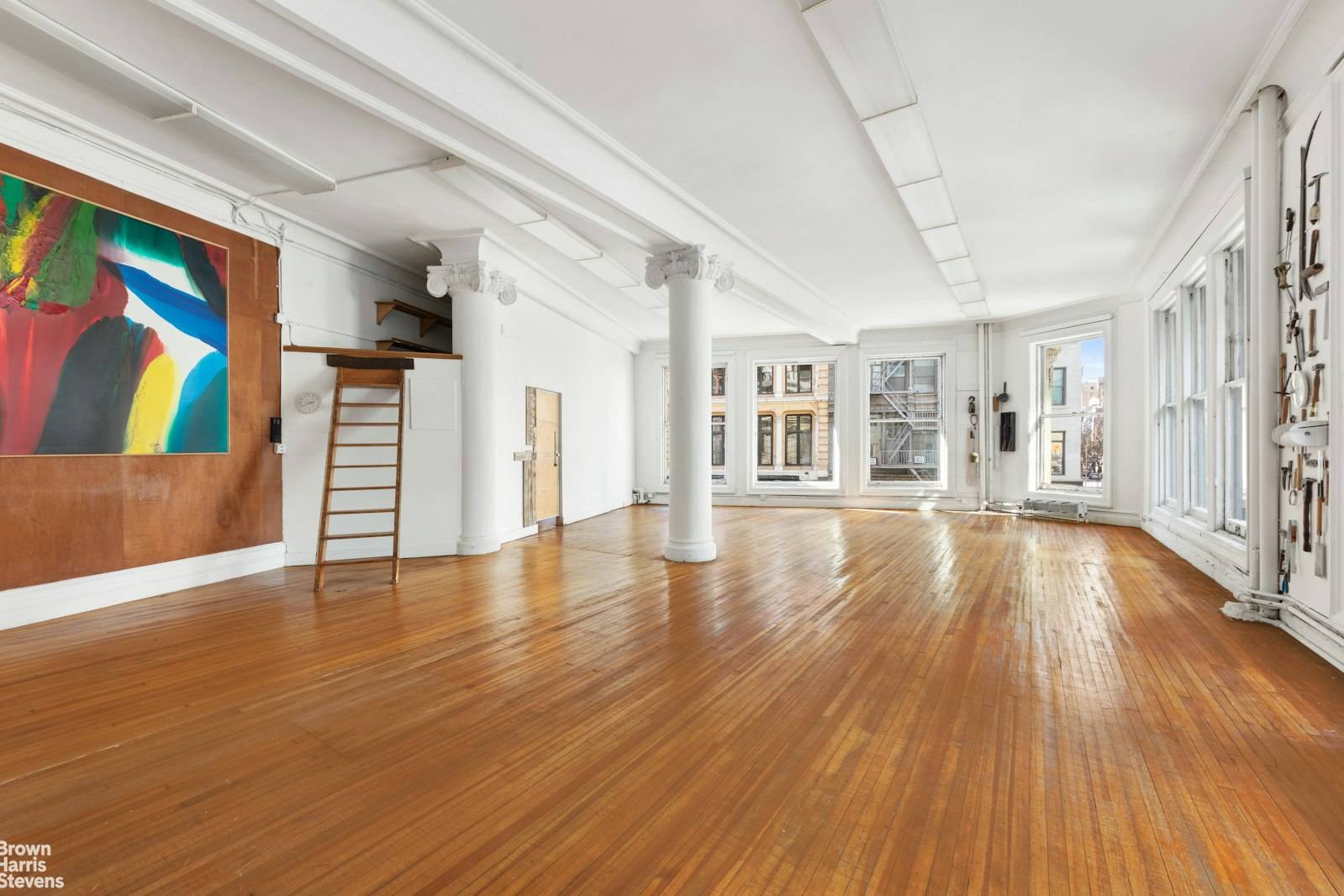 Bring your architect and your creative vision to this dramatic 3, 000SF corner loft located in a distinguished landmarked building where Greenwich Village meets Union Square.