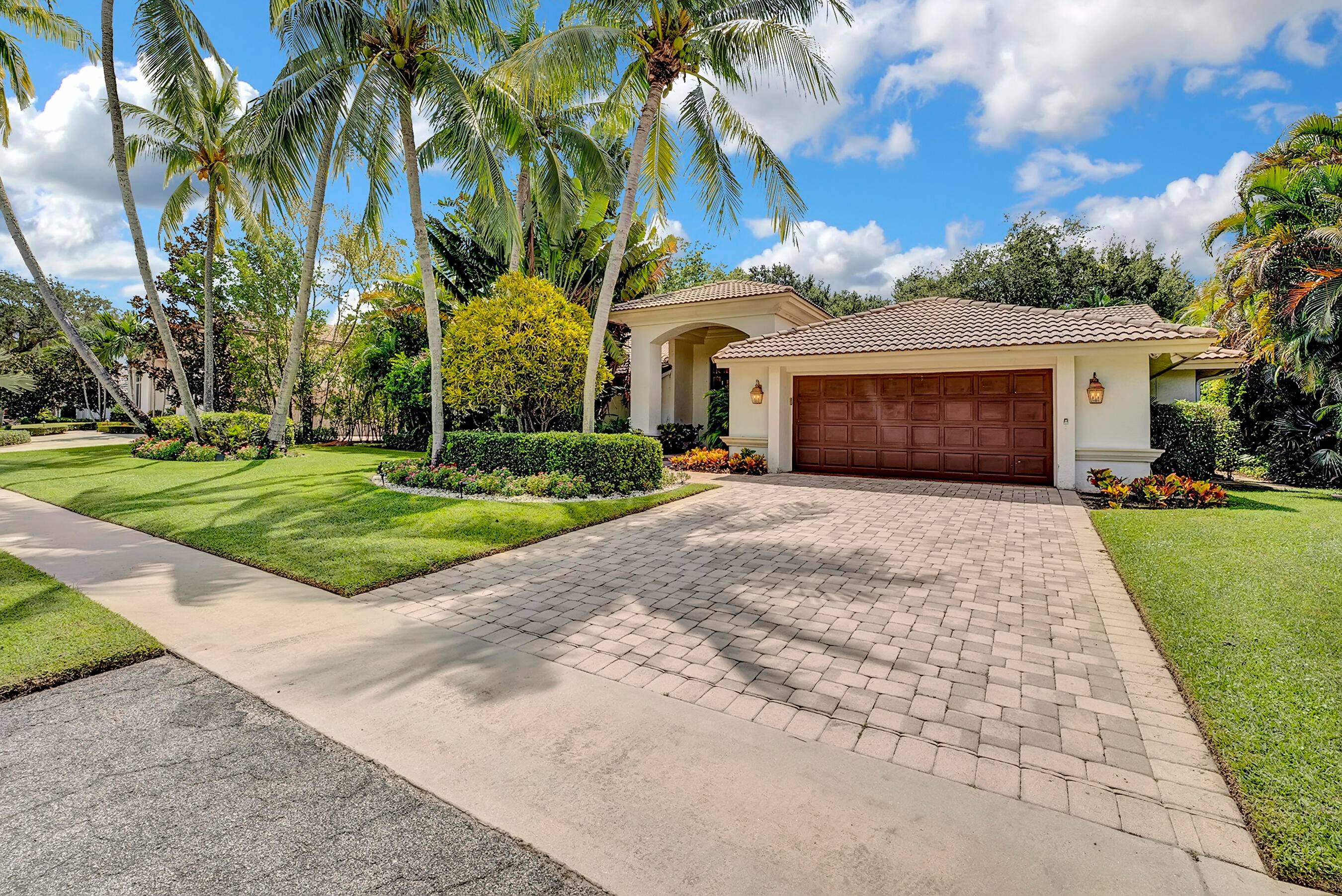 Situated on a secluded lot, this delightful home masterfully combines privacy with an enchanting vista of the golf course's wooded surroundings.