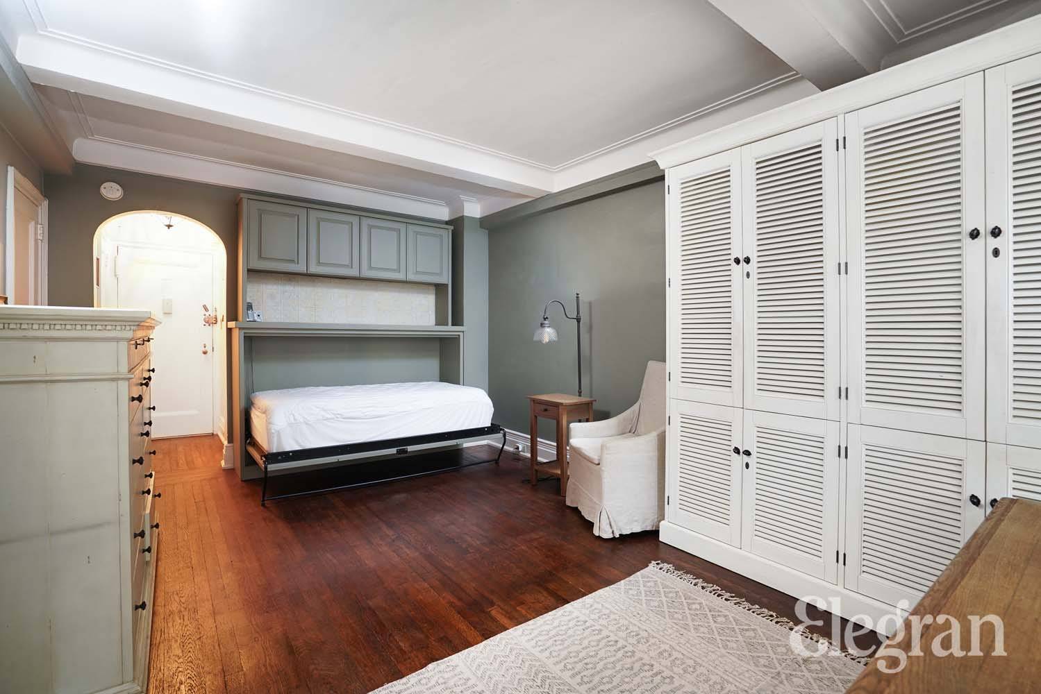 The perfect pied a terre and or starter home in one of Murray Hill's most prestigious pre war, white glove buildings, is ready for you.