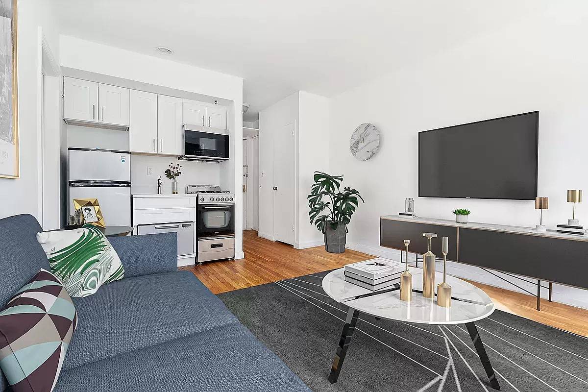 Situated on the famous West 14th Street in the heart of Chelsea and nearby to the 1 A C E L F M amp ; Path Trains.