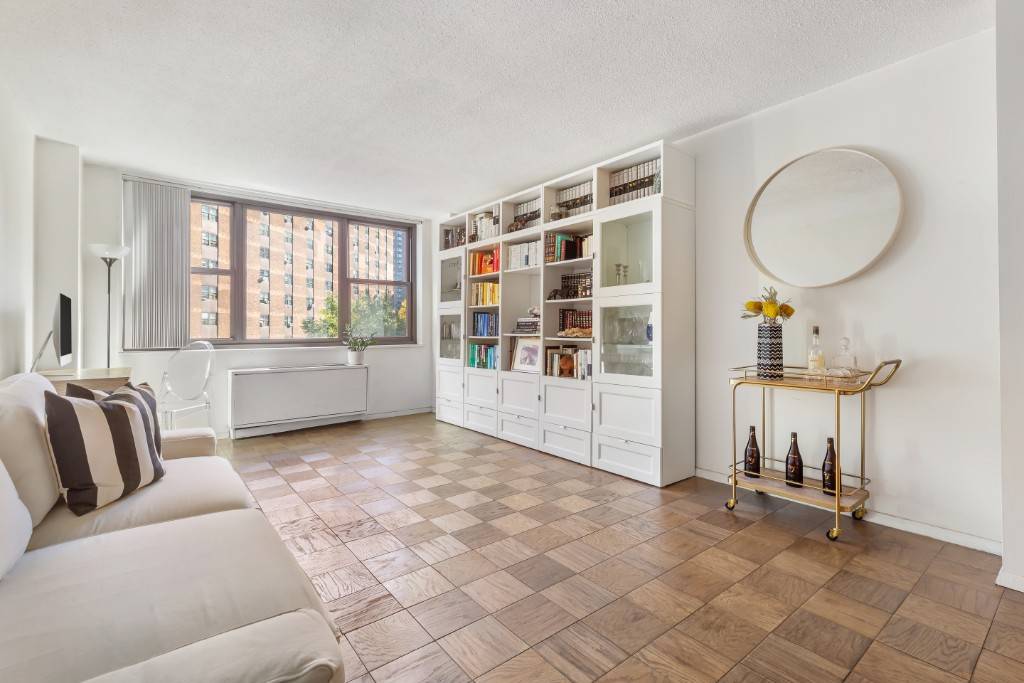 If youre seeking a space of quiet reflection and charming character, we invite you to view Unit 6C at 340 E 93rd Street, located in Manhattans invigorating Upper East Side.