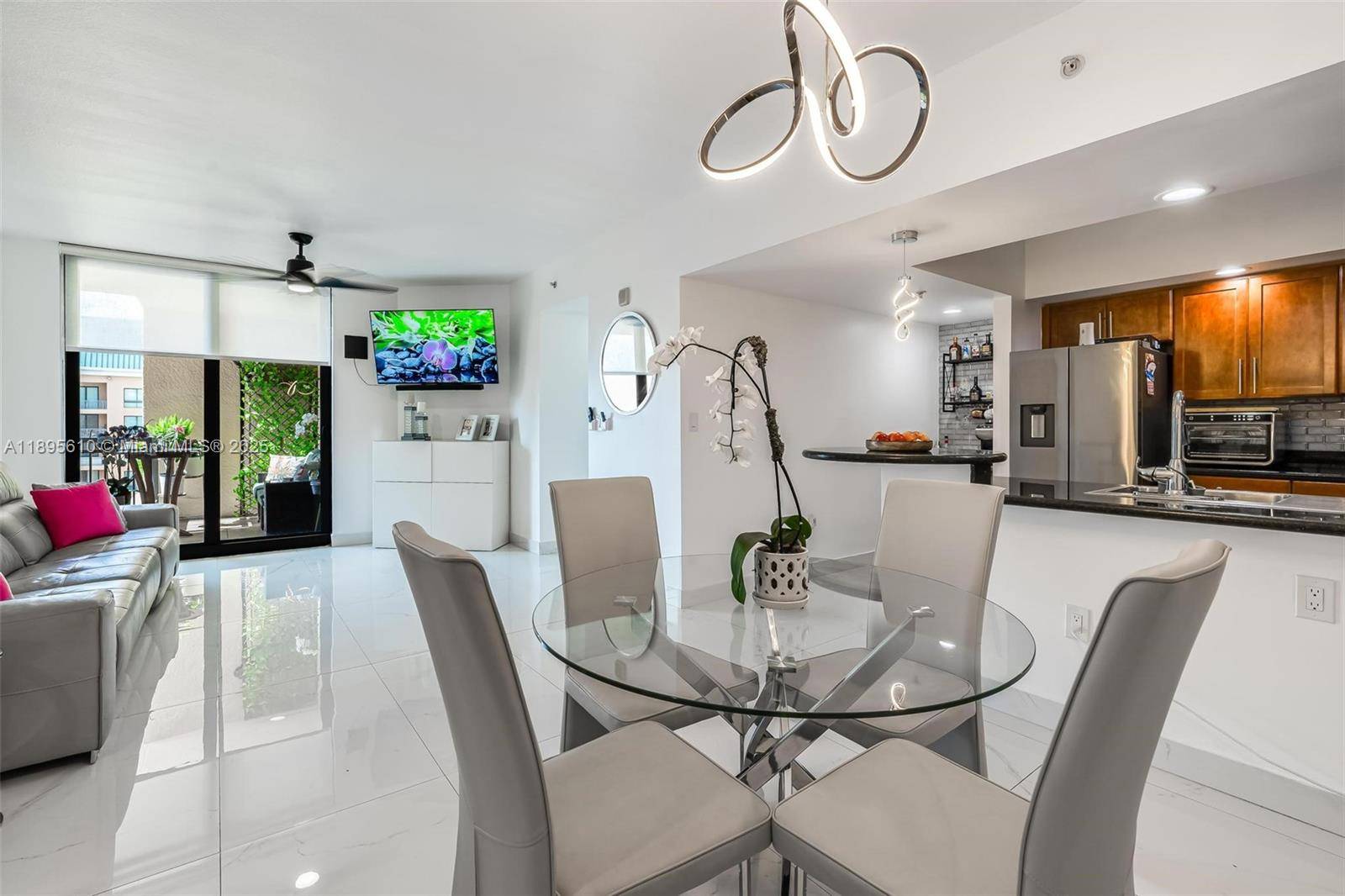 Amazing penthouse located in the heart of downtown Fort Lauderdale with larger corner balcony that offers space to retreat.