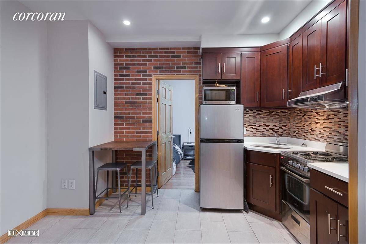 202 MOTT STREET SOHO NOLITA PRIME NOLITA THIS BEAUTIFUL TWO BED WITH A LIVING ROOM LOCATED ON A TREE LINE STREET WITH LARGE ROOMS LOCATED IN A GREAT CLEAN BUILDING ...
