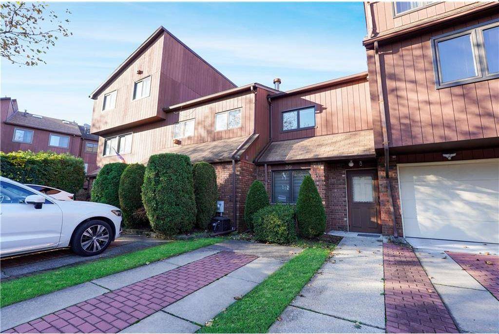 FIRST TIME ON MARKET IN OVER 35 YEARS Don't miss out on this charming 3 bed, 3 bath condo located just minutes from the Verrazano Bridge.