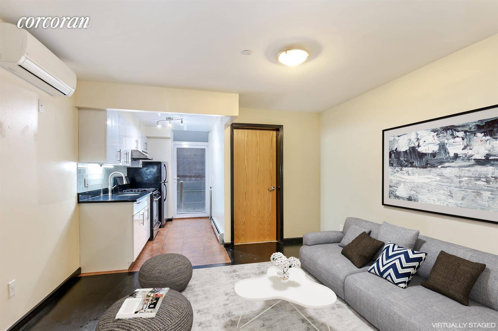 Gorgoues 2BR at 24 Henry St 4A !