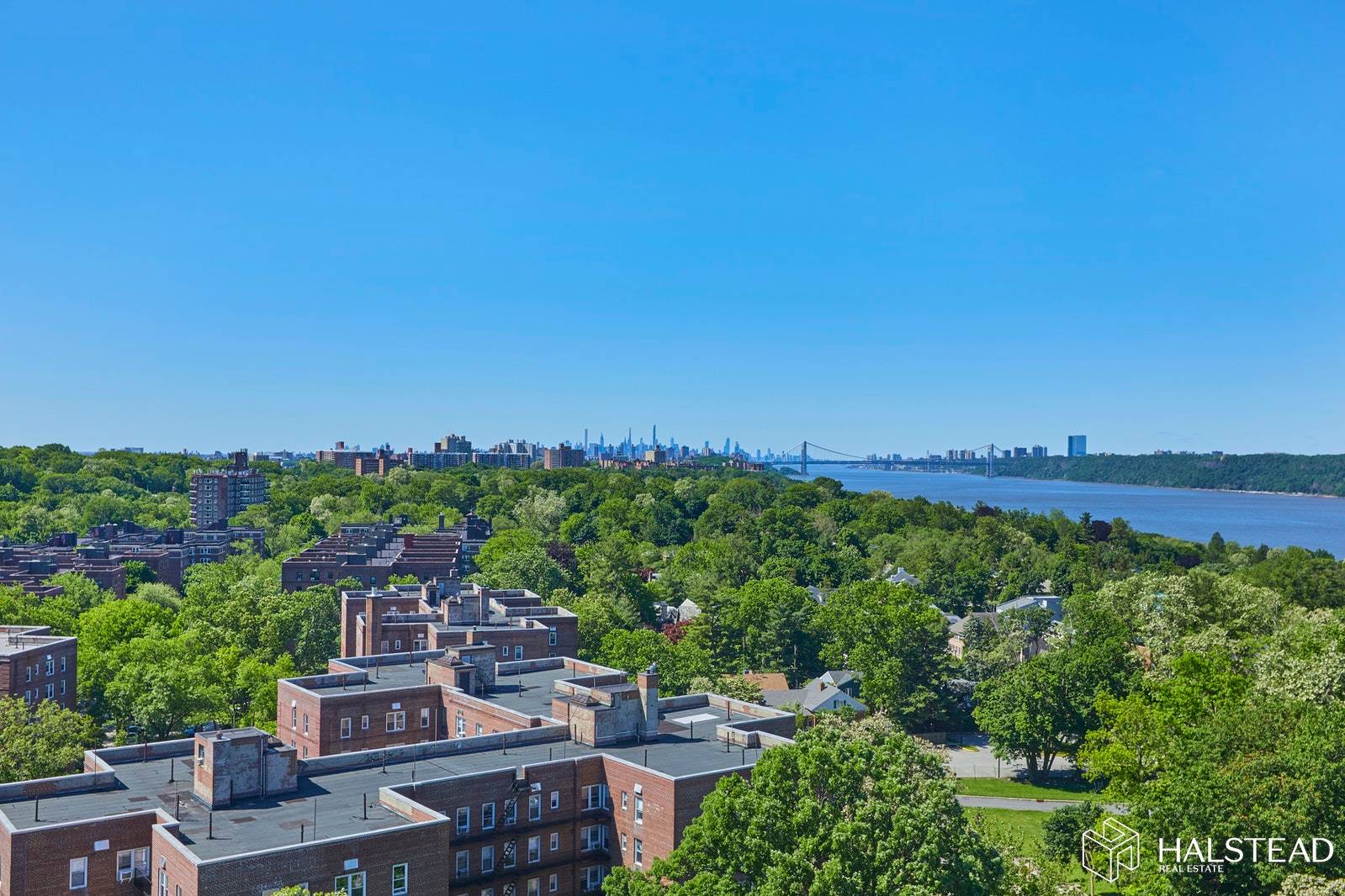 Magnificent and spacious apartment overlooking the Hudson River with panoramic to George Washington Bridge, Pacific Palisades and Hudson River park.