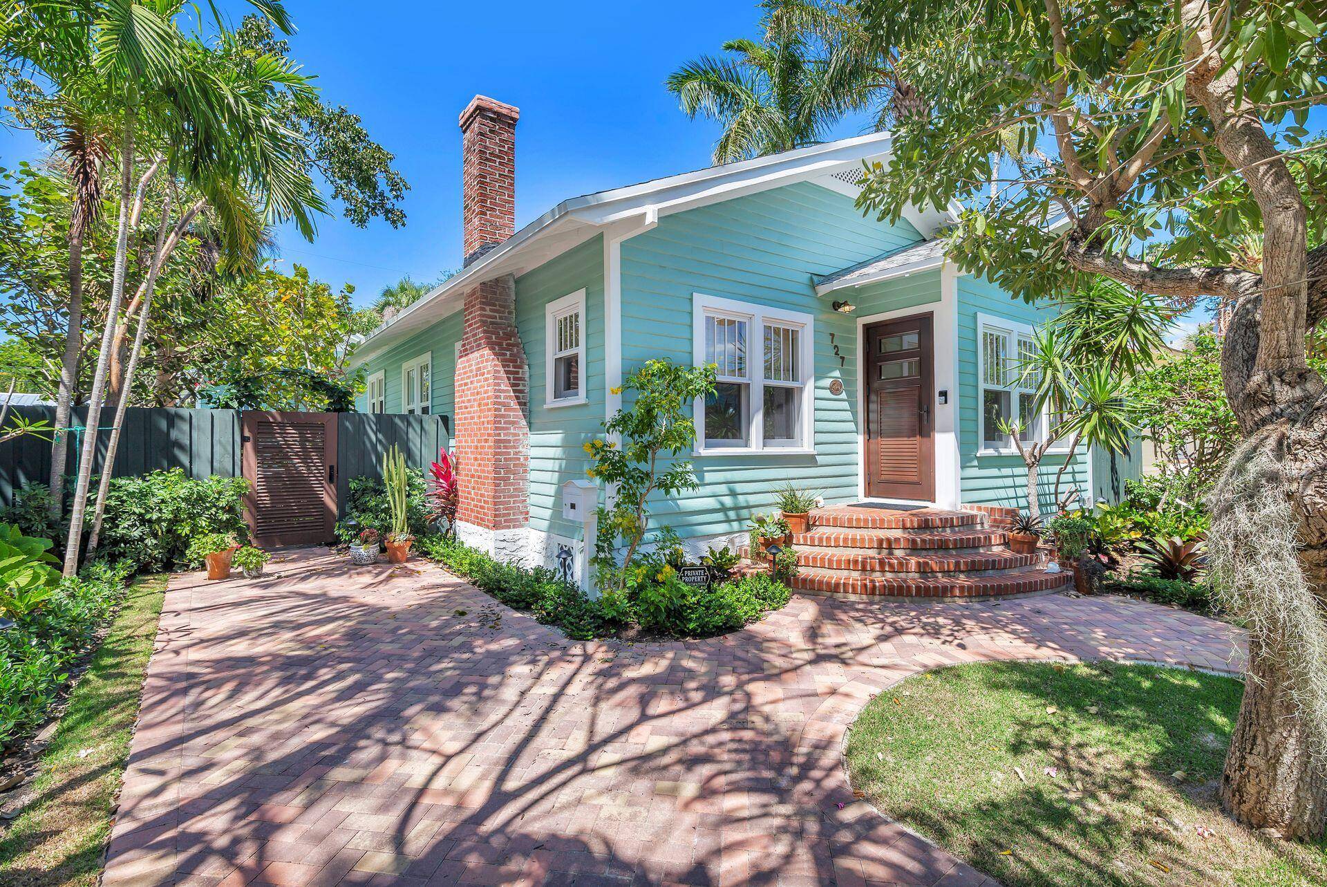 Historic Grandview Heights Craftsman's style home in the heart of everything.