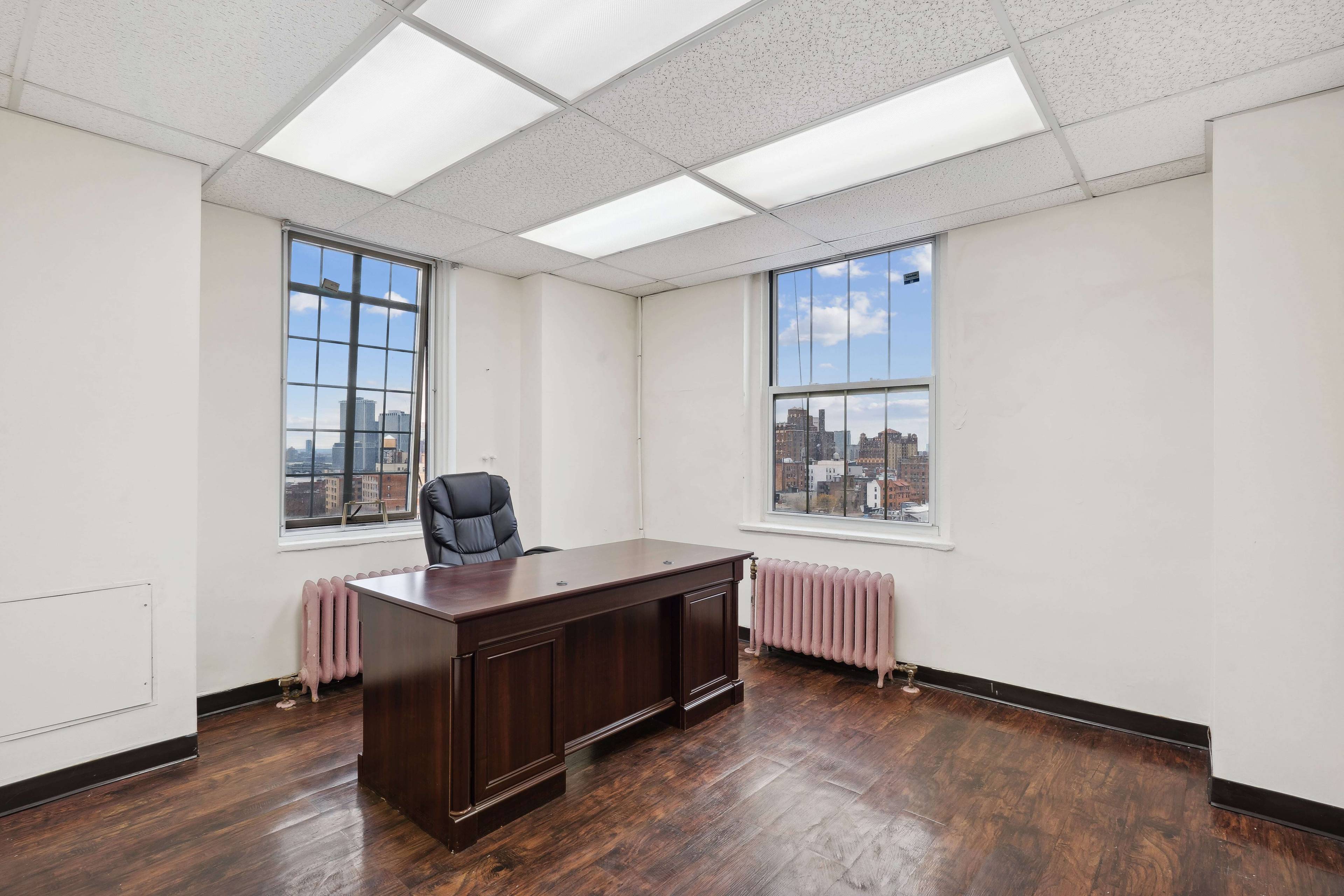 Gorgeous medical office space 3 minutes from all trains !