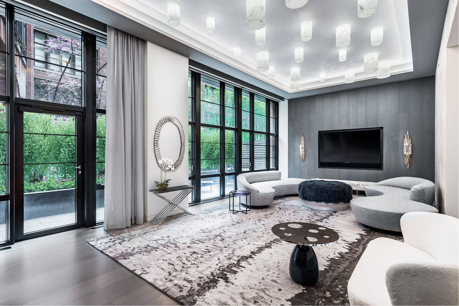 Located at 150 Charles Street, the West Village's most coveted full service condominium, this 45 foot wide townhouse was meticulously renovated by interior designer Daun Curry, winner of prestigious awards ...