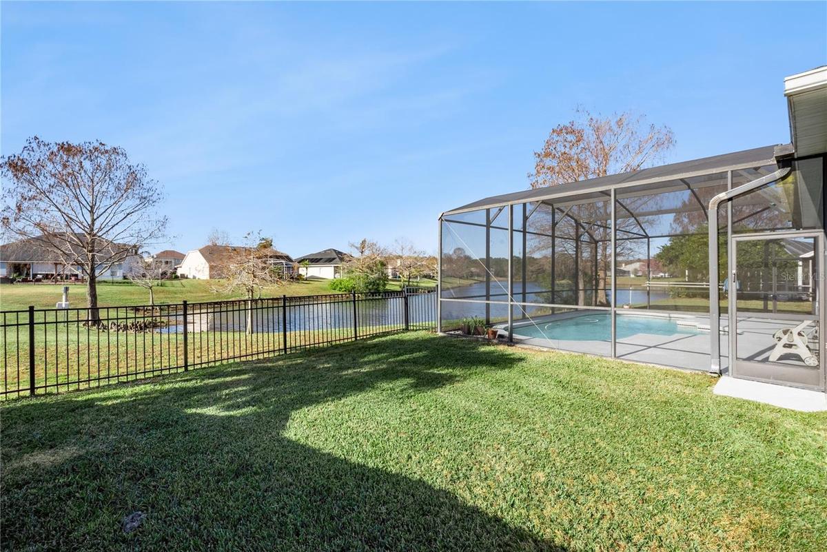 Large fenced in side yard