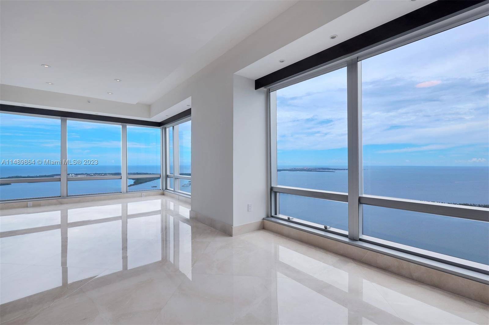 Magnificent Corner Residence unobstructed panoramic ocean and bay views from Key Biscayne to Miami Beach !