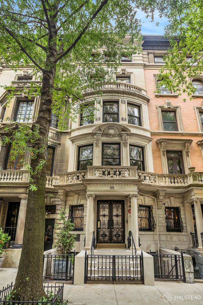 Only on rare occasions does a Townhouse so prodigious come to the rental market.