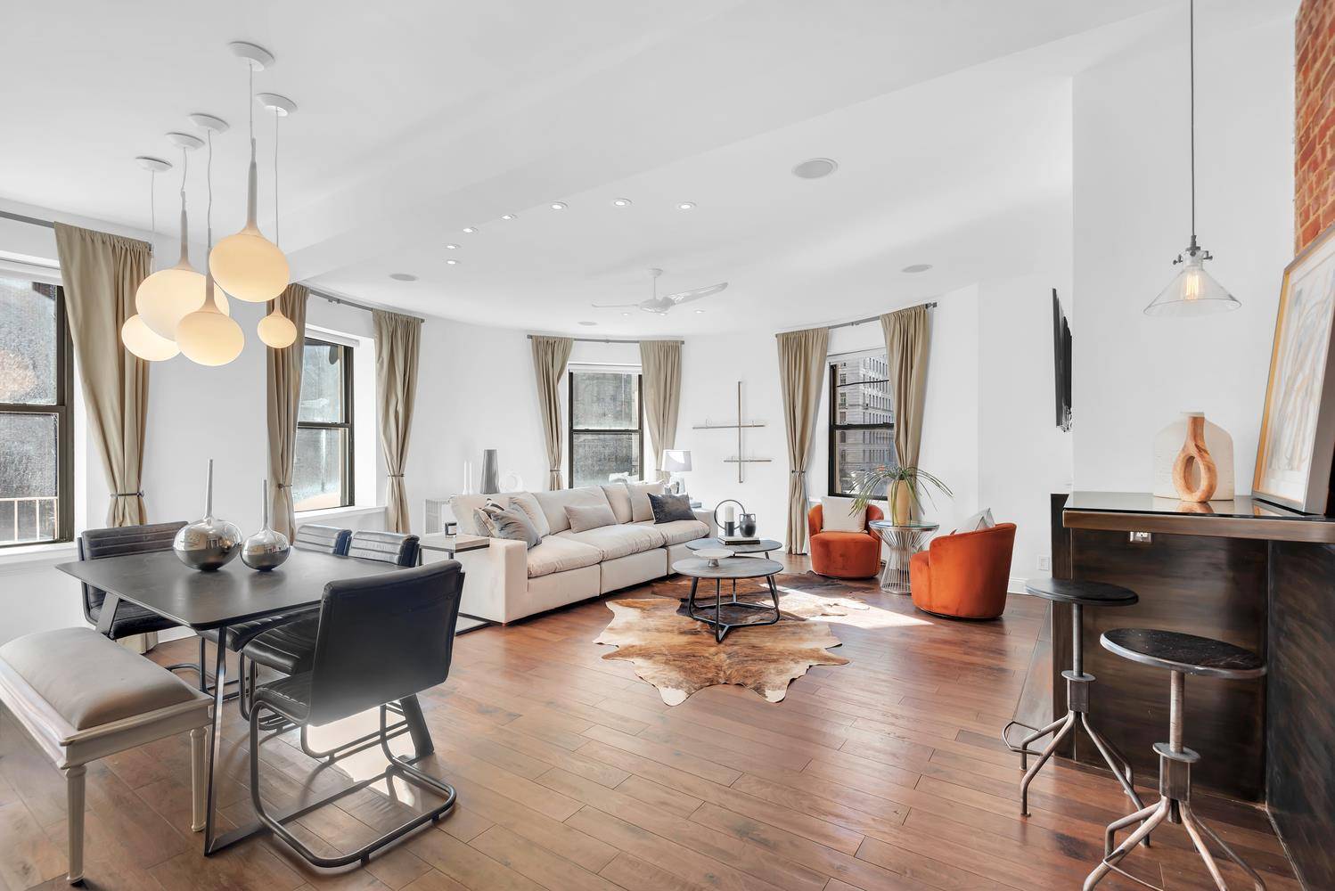 Unit 4A at 425 West End Ave is a grand space in the heart of the Upper West Side.