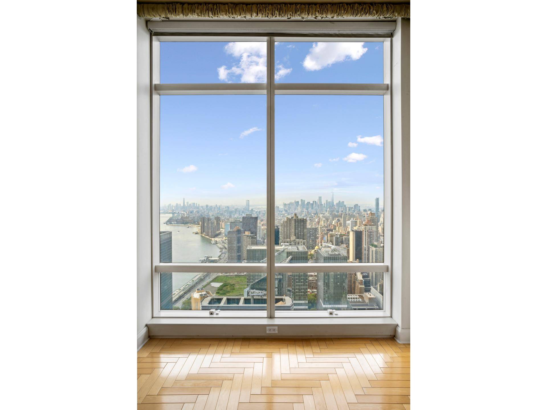This luxurious home is located on the 76th floor and offers panoramic and unobstructed southeast and west views of Manhattan including the East River bridges, entire Midtown and Downtown.