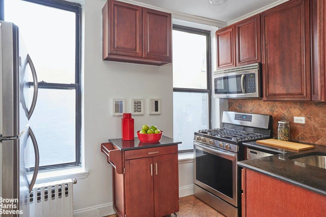 Tucked away on a tree lined brownstone block in quintessential Carroll Gardens, is this incredibly charming one bedroom cooperative.