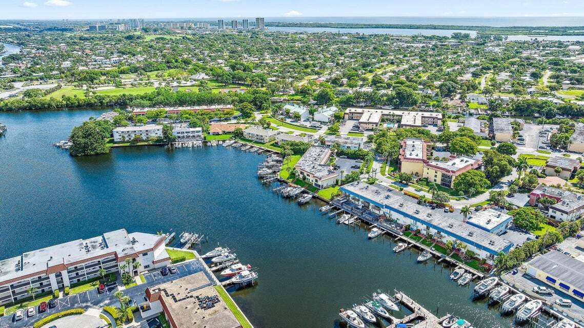 Completely Renovated Condo with Breathtaking Waterway View of the Earman River.