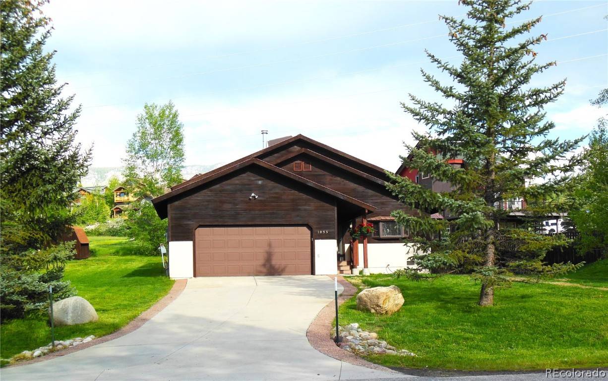 Enjoy the convenience of being 2 minutes from downtown in this Fish Creek Falls home.
