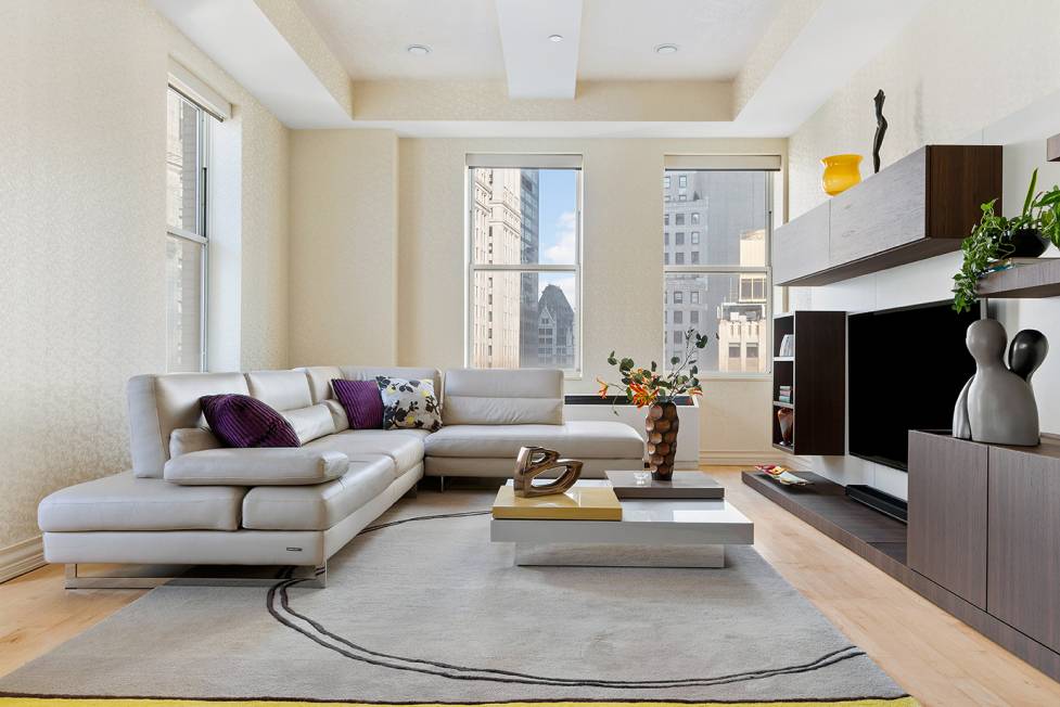 THE RESIDENCE Welcome to the market Apartment 2610 at FiDi s most sought after building, 15 Broad Street.