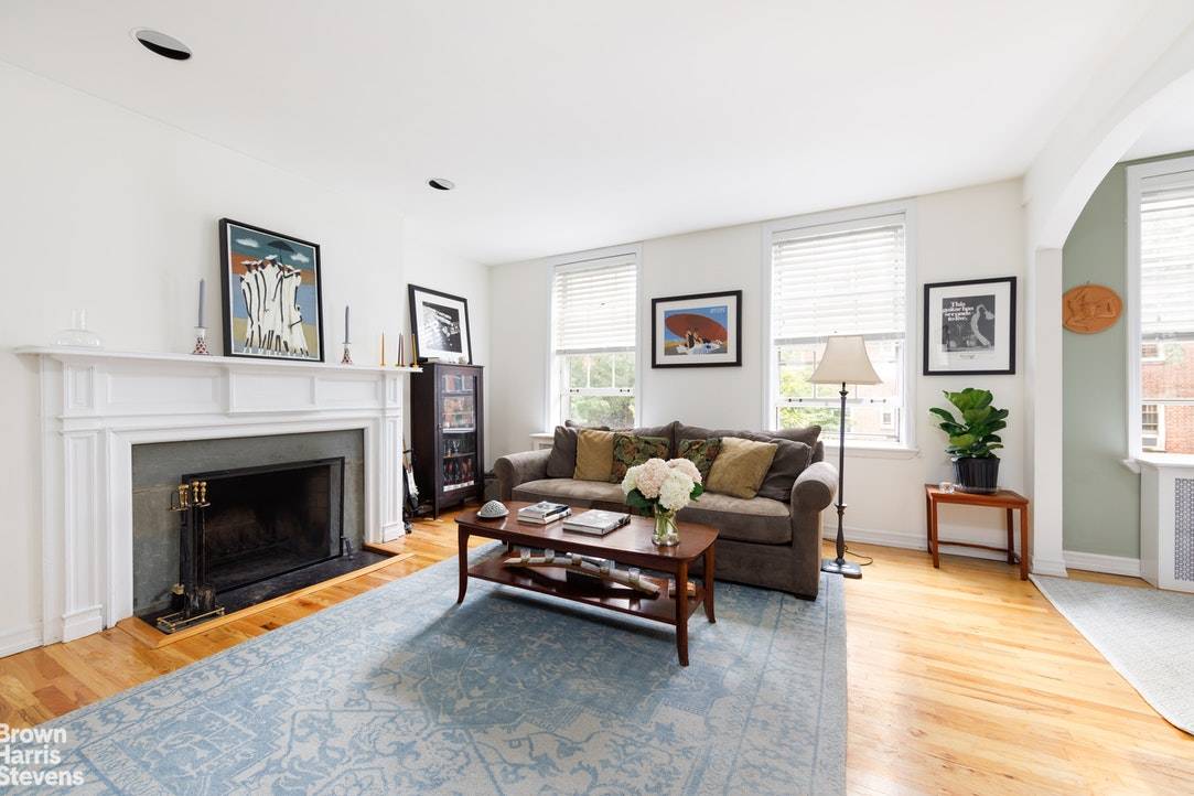 Elegant floor through 1 bedroom apartment with private deck, that could easily convert with approvals to 2 bedrooms, located in a coveted 25' wide townhouse in prime Brooklyn Heights.