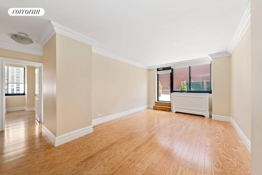Luxury Living in Battery Park City This renovated west facing 2BR 1BA residence features a large terrace with World Trade Center Views.