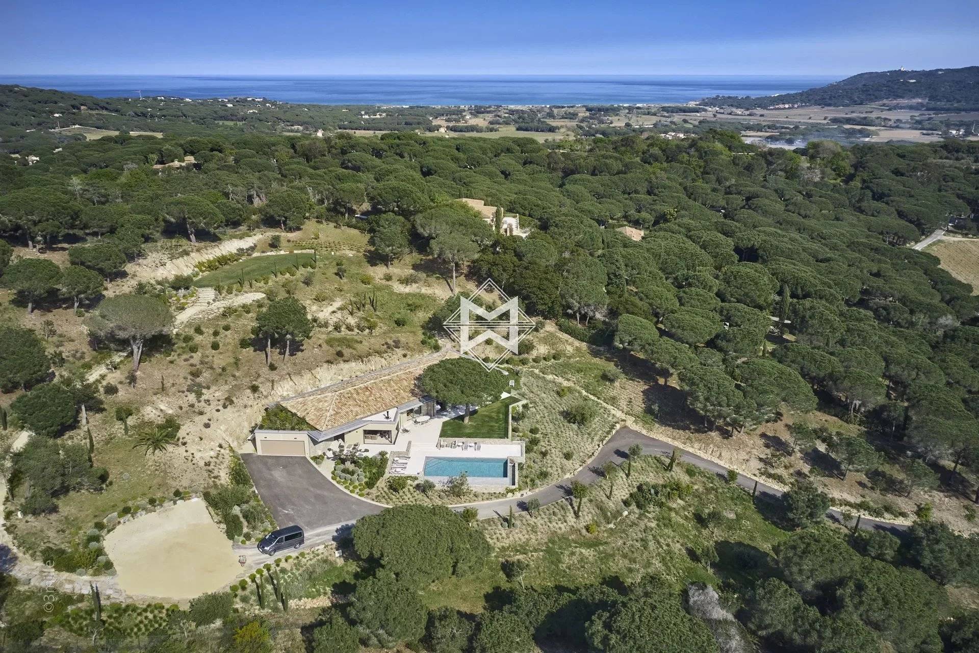 New architect's villa - Large landscaped park