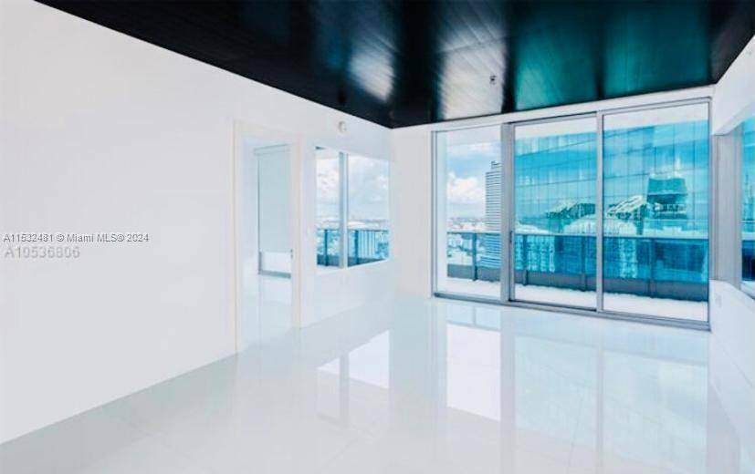 Exclusive Modern Lower Penthouse at Epic Condo, Downtown Miami.
