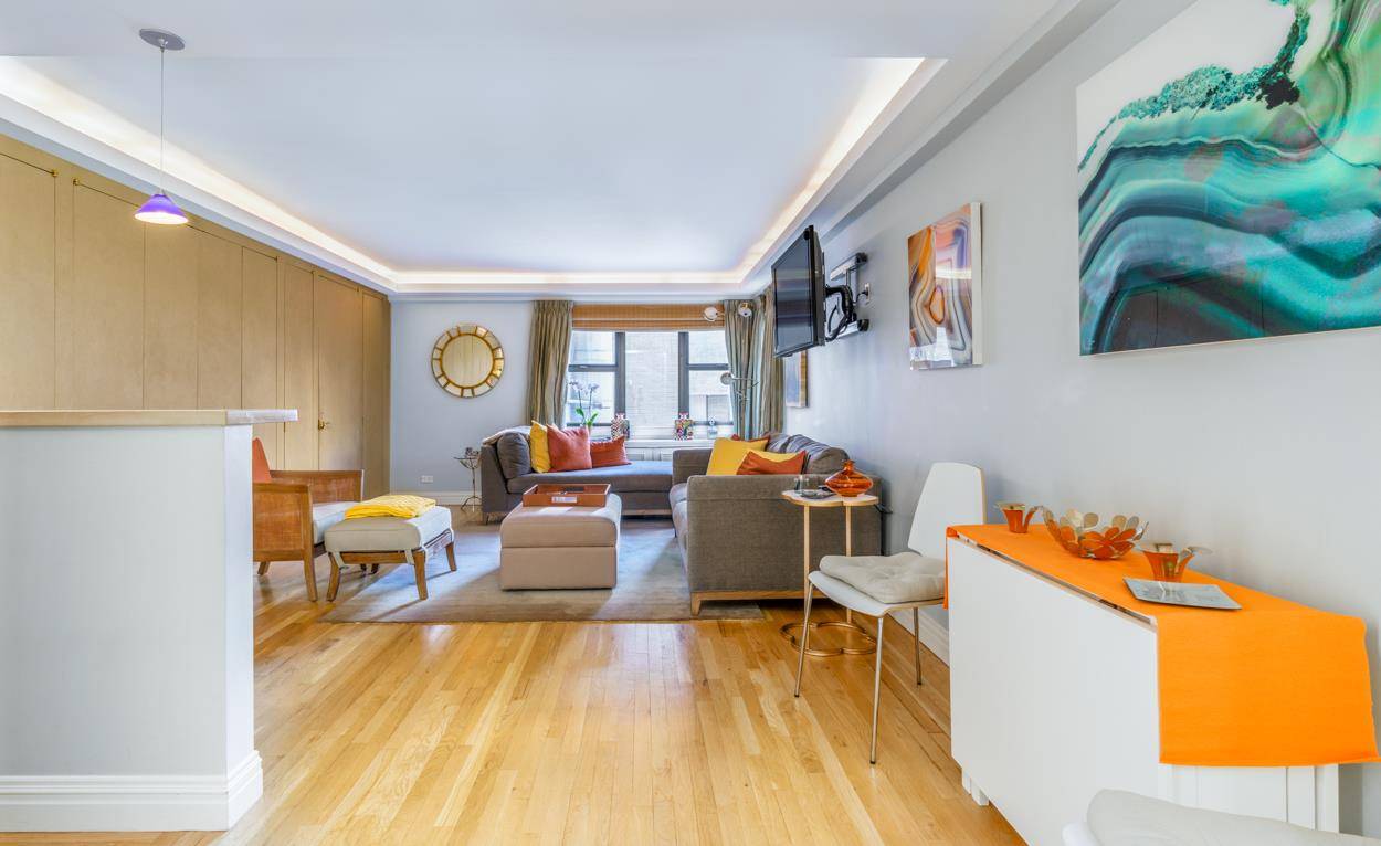 Deal fell through ! This meticulously designed studio is in the heart of Lenox Hill, a half a block from the 2nd Avenue Q Station.