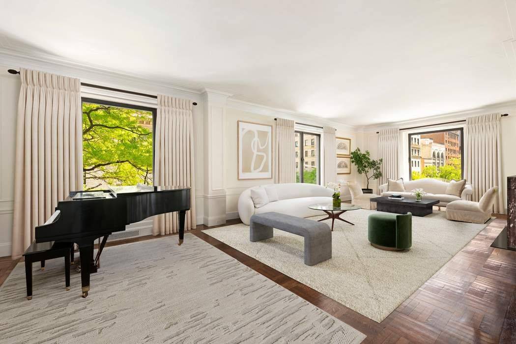 Ideally situated at the corner of Park Avenue and 82nd Street, 950 Park Avenue is a distinguished palazzo inspired cooperative designed in 1921 by renowned architect J.