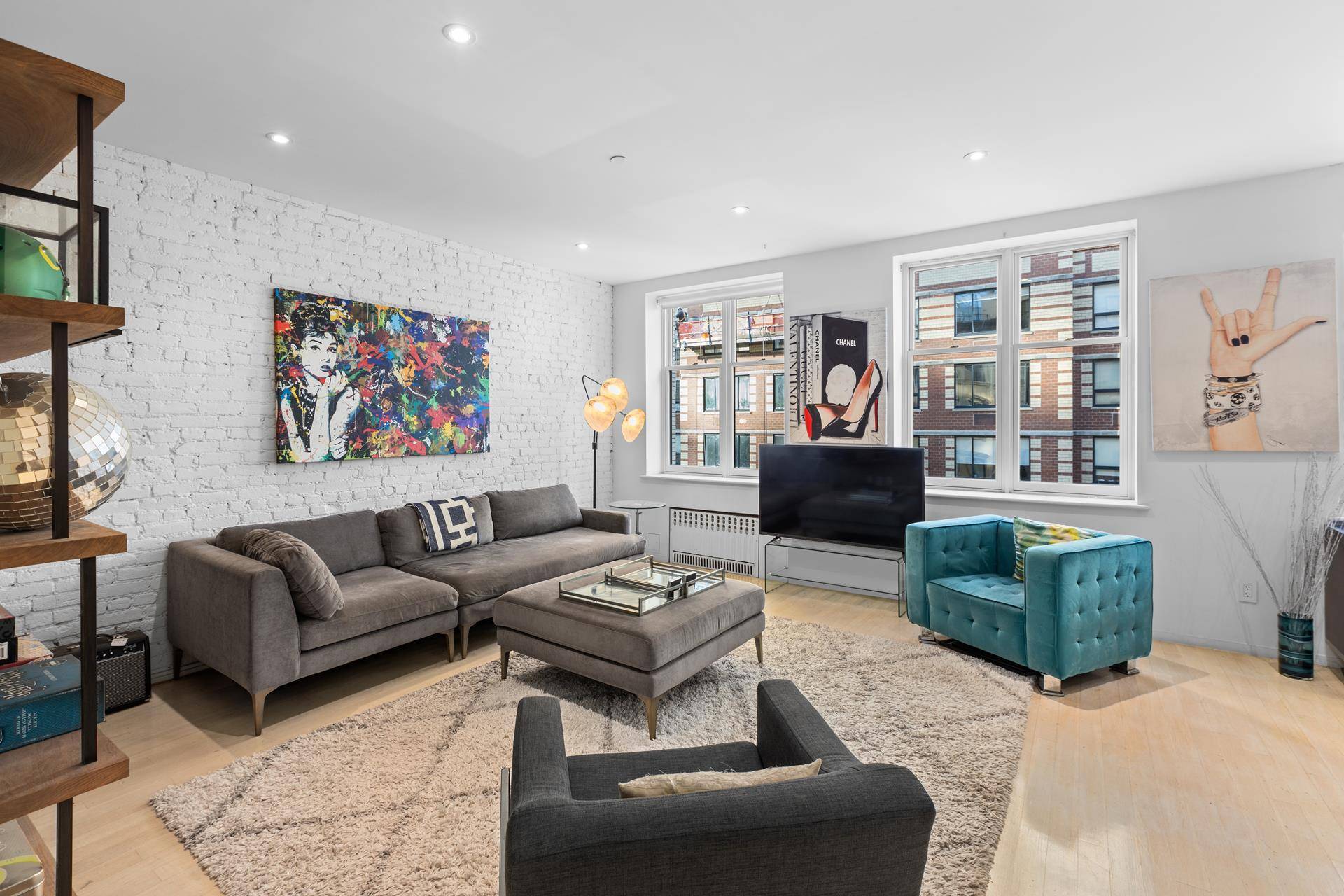 This stunning loft, located in the Campbell Building is one of the most attractive deals to hit Tribeca in sometime.