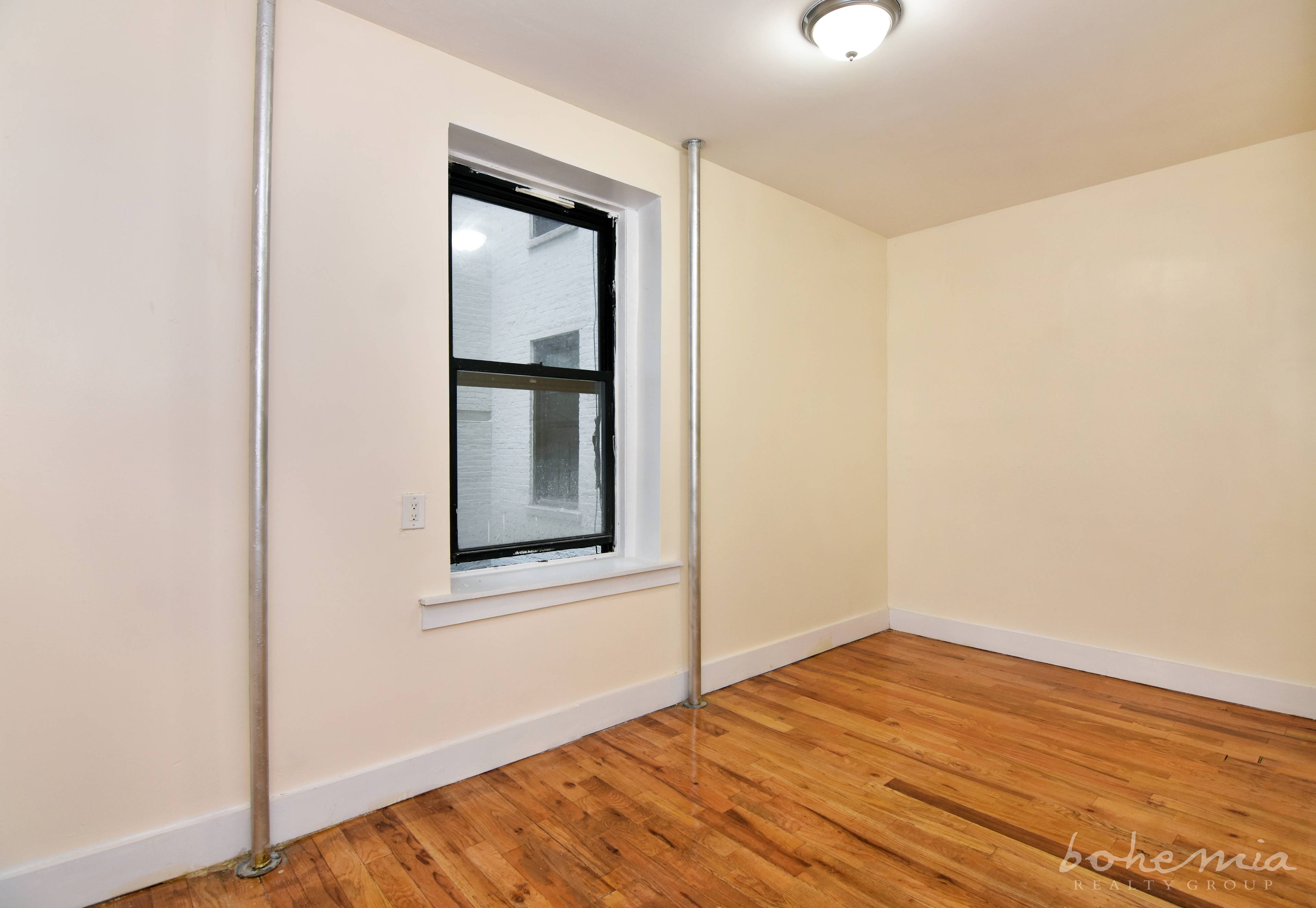 Do not miss the opportunity to lease this amazing 3 bedroom unit with lots of lights, renovated kitchen, and plenty of closet space in a well maintained building with an ...