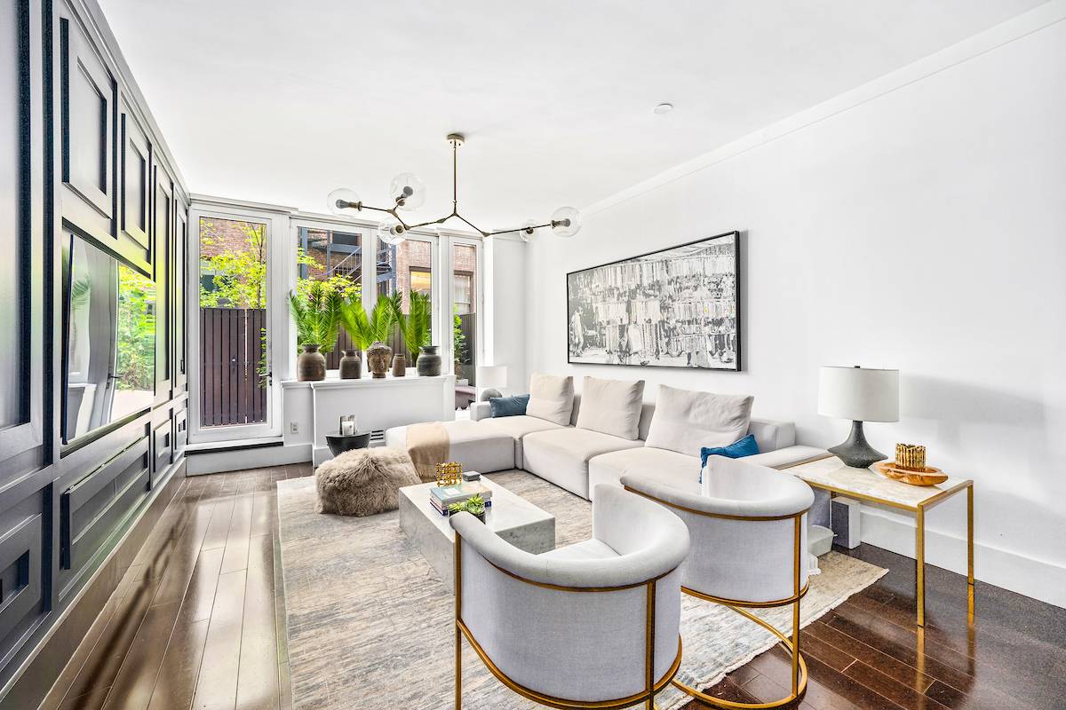 A unique and grand opportunity awaits to combine two corner units comprising a total of 2, 170 square feet in the Indigo Condominium, located at 125 West 21st Street.