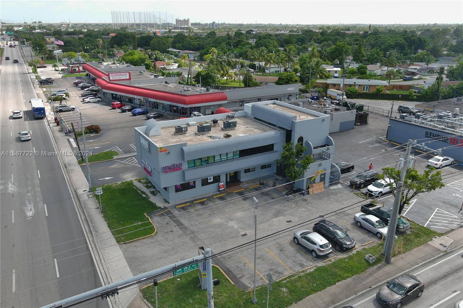 An investor s dream ! Located on one of the busiest corners in Miami Gardens, this building has infinite potential for big corporations that needs a corner location.
