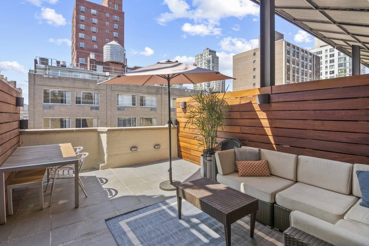 This beautiful one bedroom duplex located in Gramercy Park area offers a spacious layout with a wonderful private terrace that is perfect for entertaining guests.