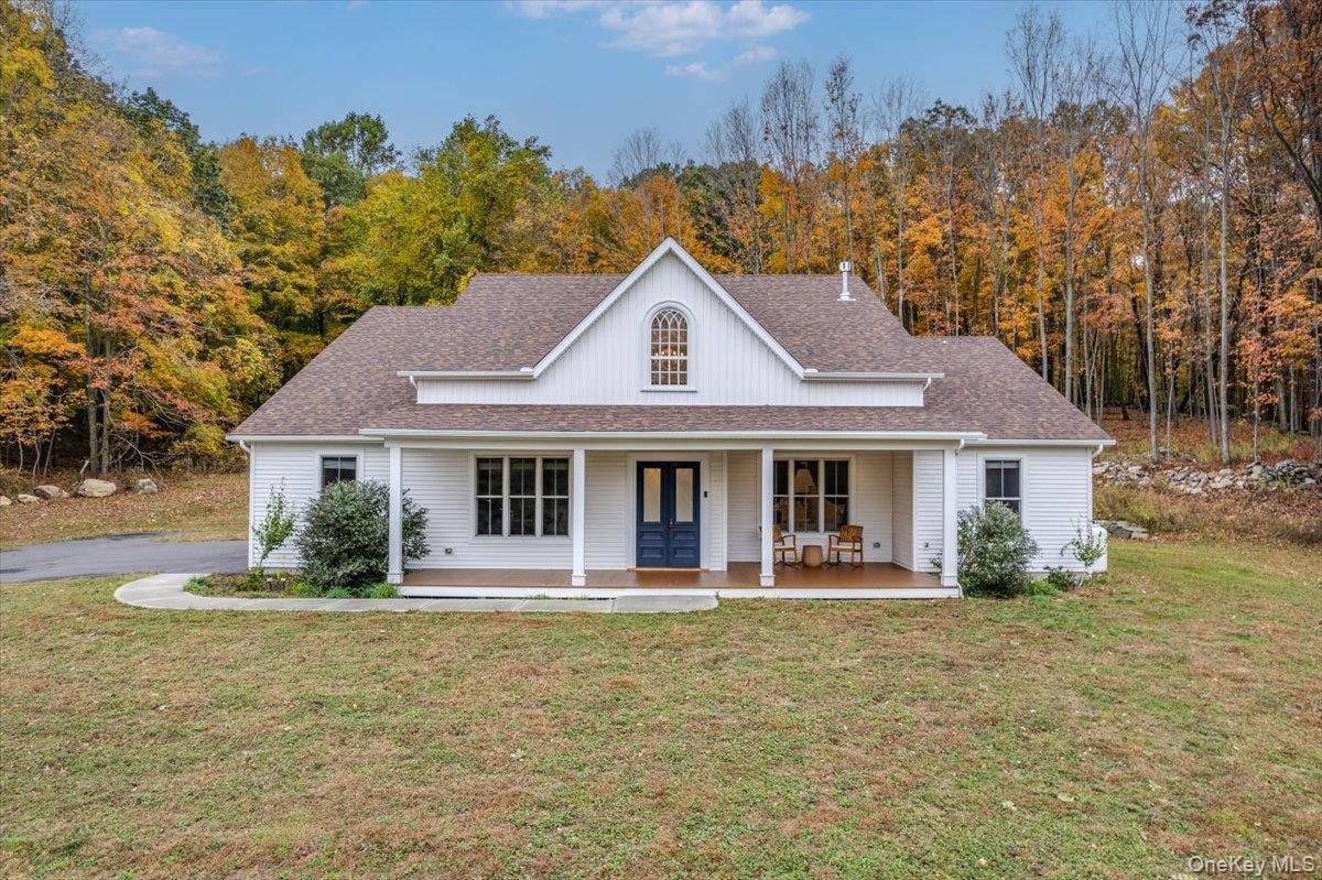 A Timeless Farmhouse Retreat with Modern Elegance.