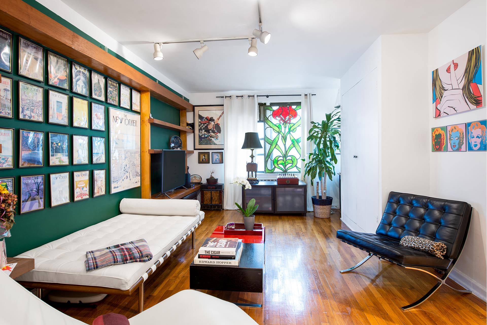 This charming Greenwich Village studio in a well maintained elevator building can be all yours !