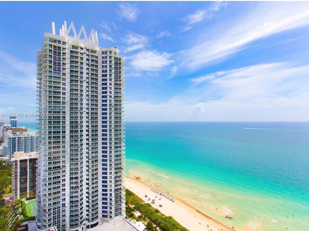 The unit is fully redecorated, with spectacular views of the ocean and the bay, a luxurious resort style building with many amenities, tennis court, mini gold, racquetball, spa, gym, BBQ ...
