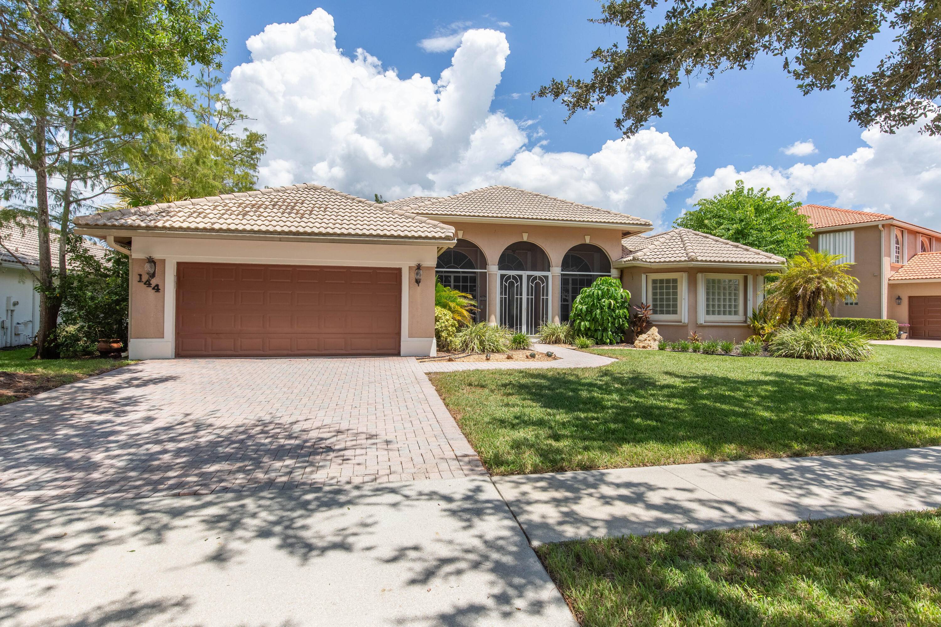This fantastic 4 bedroom plus office and 3 bathroom home has a large screened patio with a pool and is situated on a perfect waterfront lot with beautiful vistas and ...