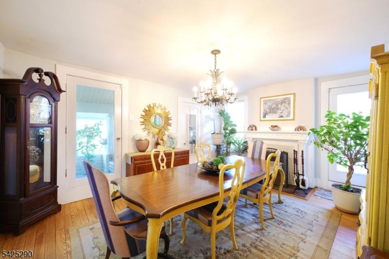 Dining rm
