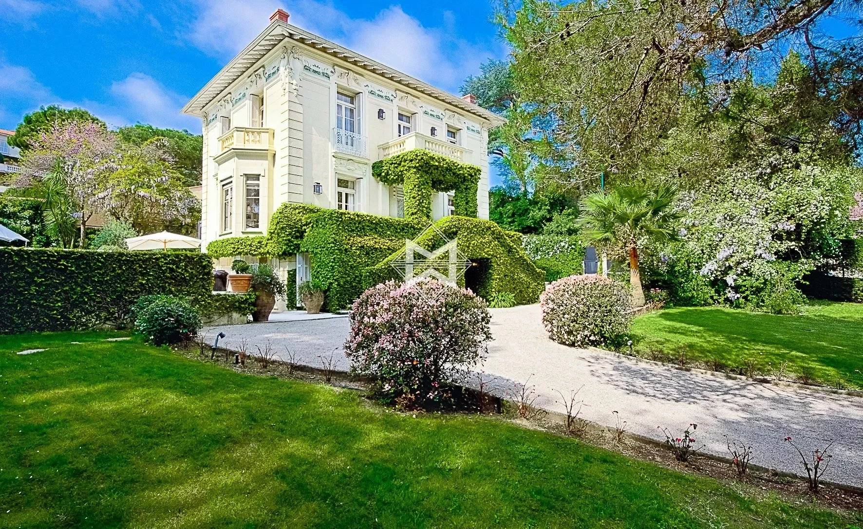 Magnificent Belle Epoque property entirely renovated