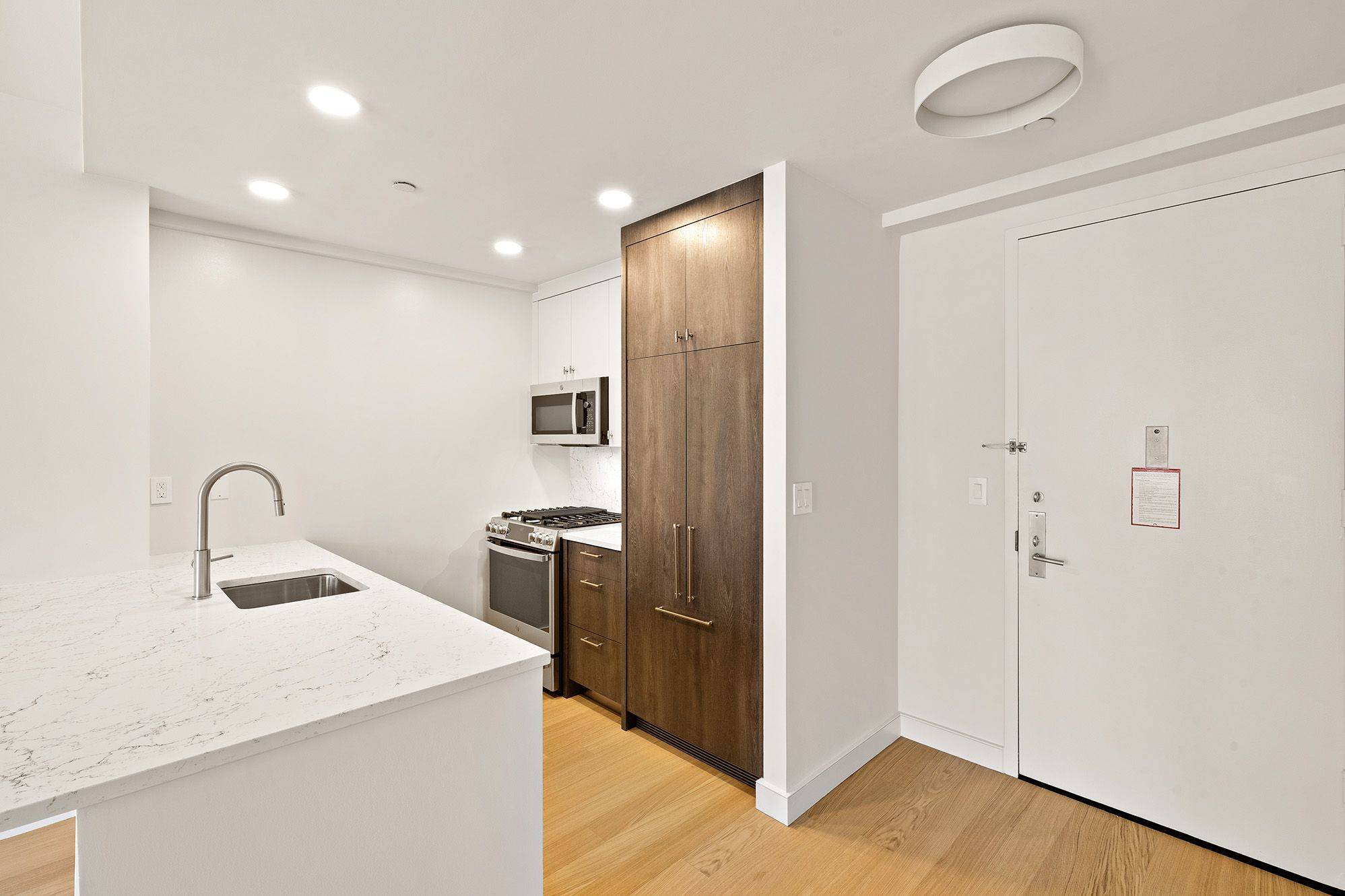 .... Introducing newly renovated apartment homes featuring top of the line appliances, countertops and hardwood flooring.