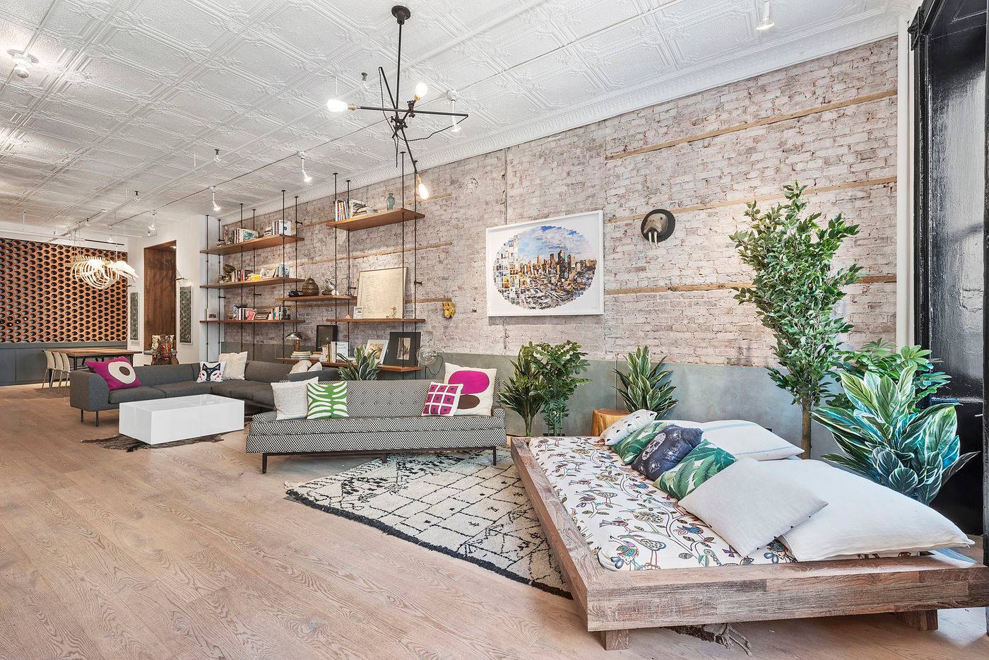 Designer full floor loft in prime Tribeca replete with charm and character !