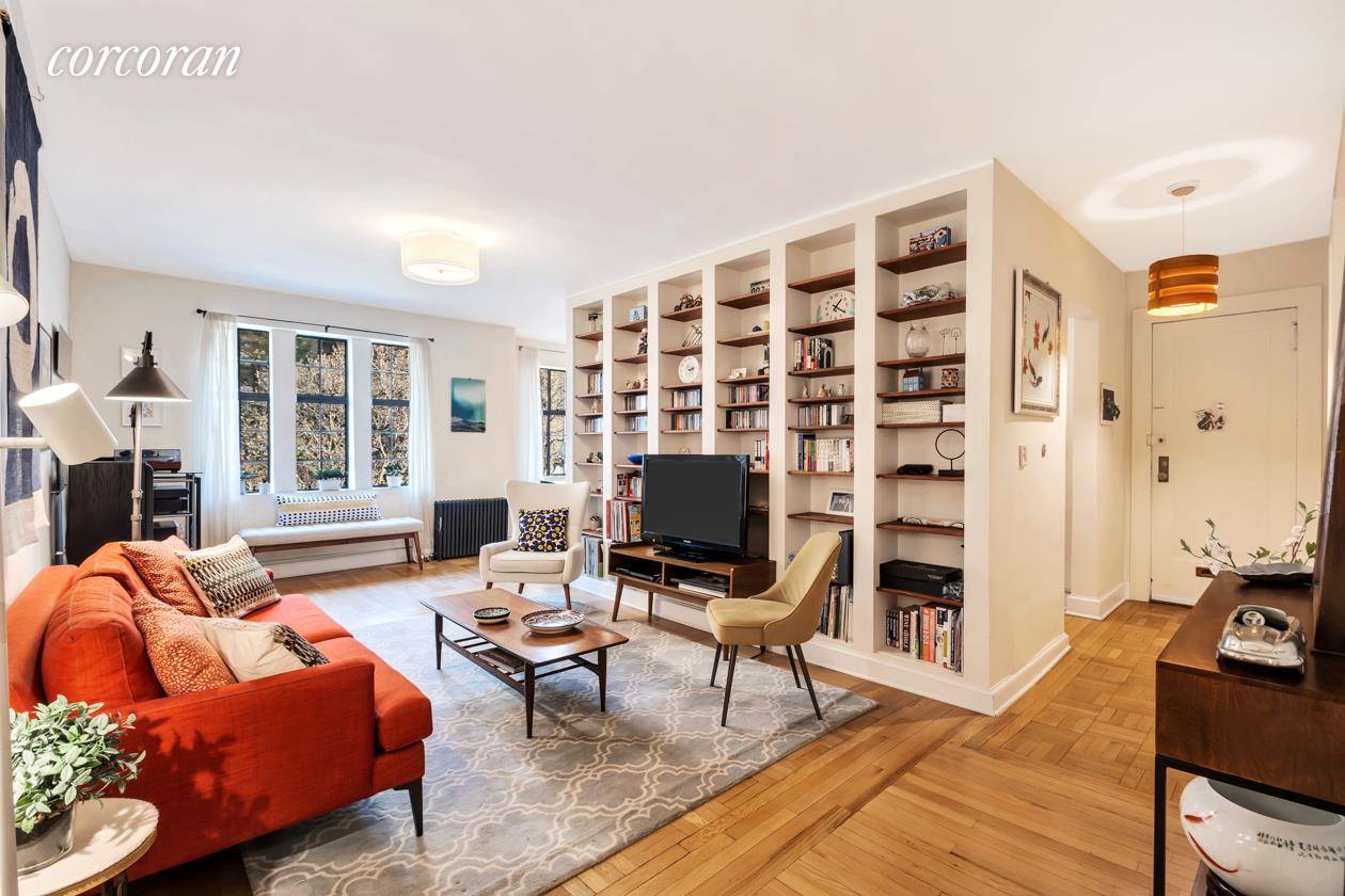You cannot have better than a top floor, graciously proportioned 2 bedroom apartment with views of the Hudson River, the Palisades, surrounded by landscaped gardens and flowering trees.