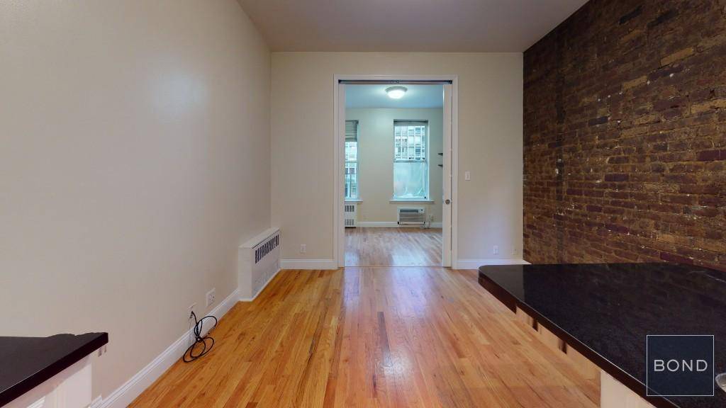 Gorgeous 2 bedroom apartment with WASHER AND DRYER !