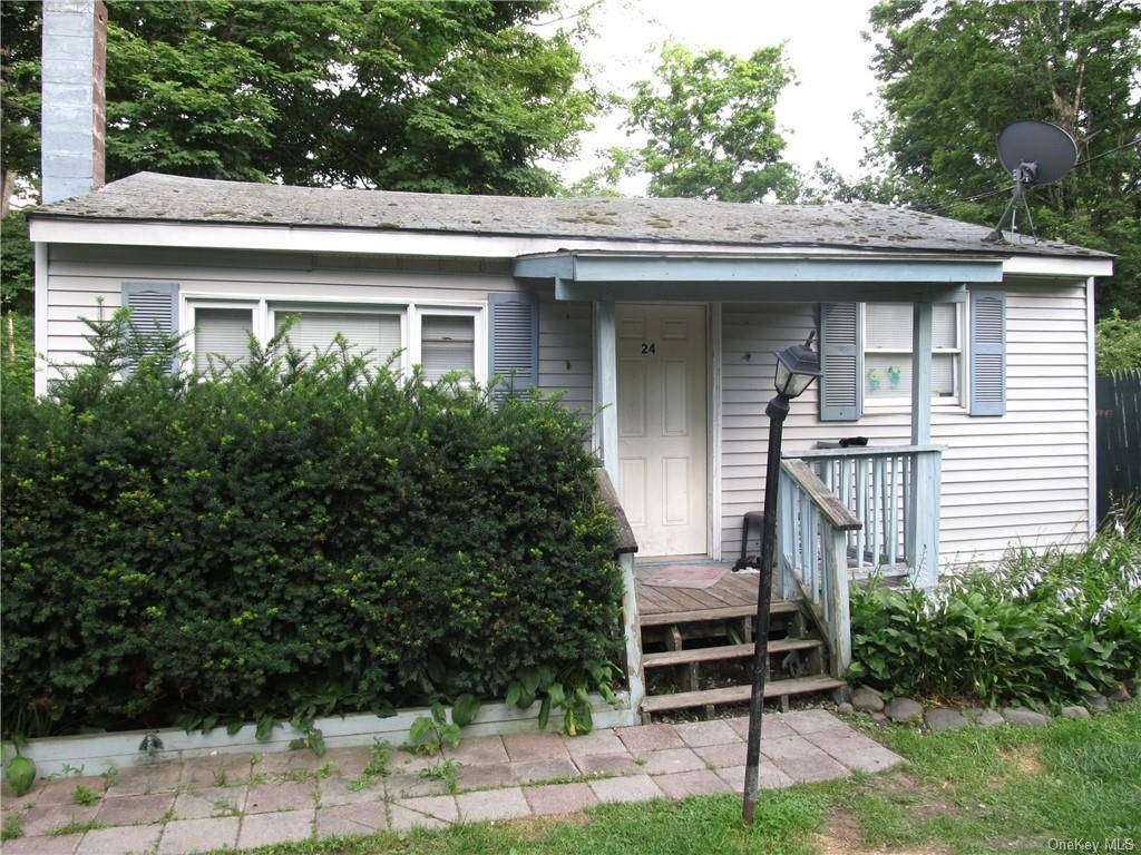 This is a cute little starter home, its 2 bedroom 1 bath room close to trains, bus schools and parks.