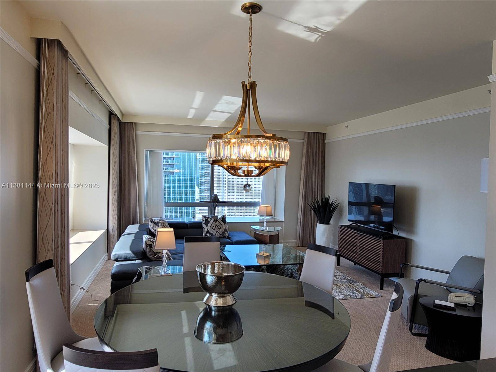 NEWLEY UPGRADED FELEXIBLE SHORT TERM RENTAL AVAILABLE AT THE LUXURY 5 STAR FOURSEASONS CONDO HOTEL.
